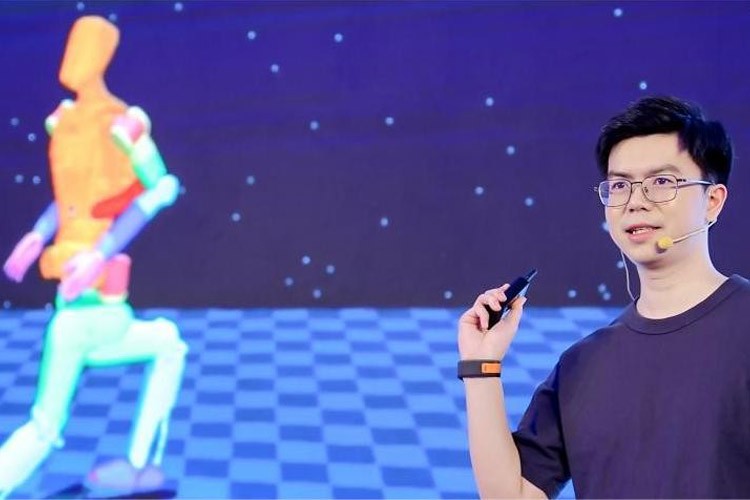 天才少年稚晖君DB电竞机器人走路进场！AI模型做大脑，目标售价20万以内